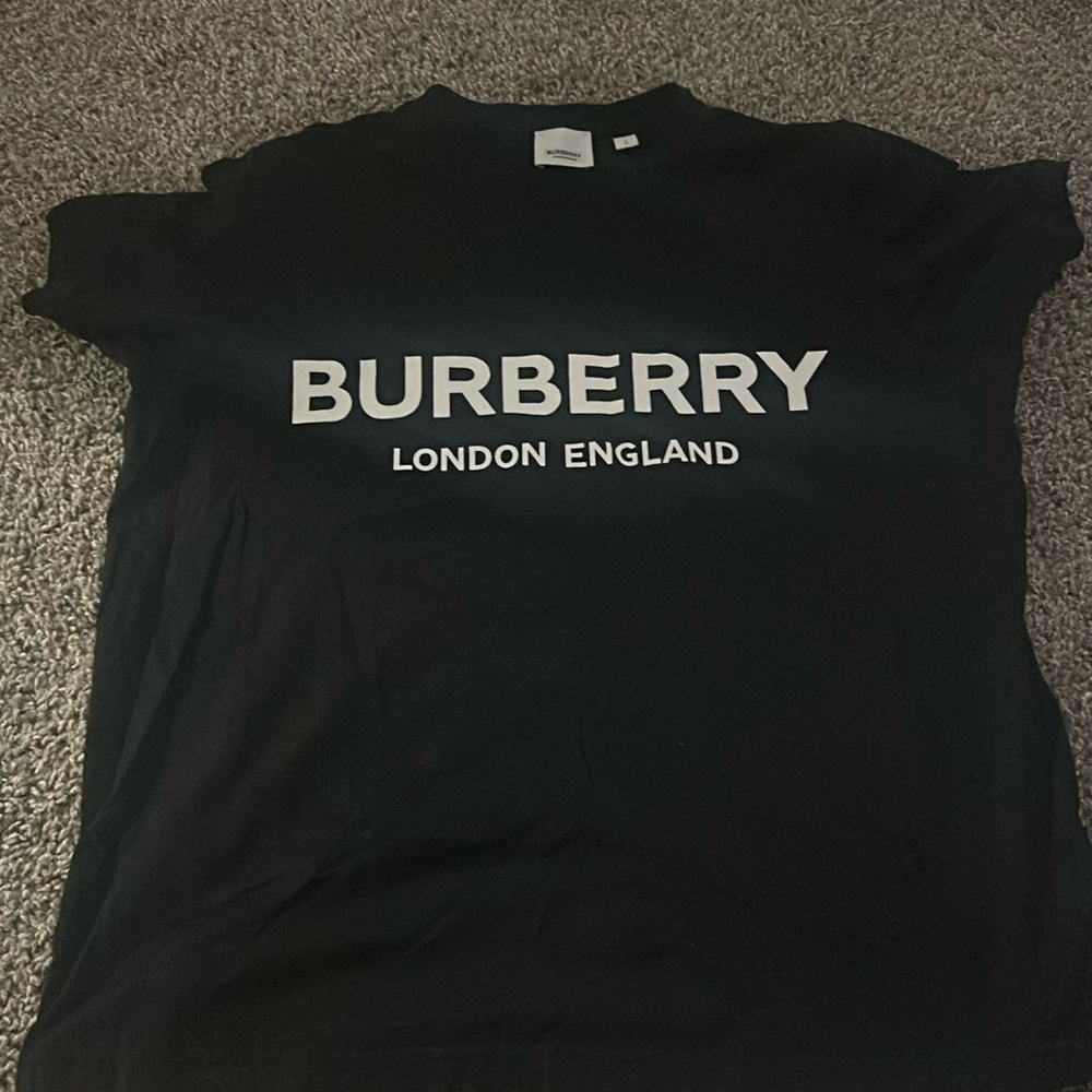 Men’s Burberry tshirt